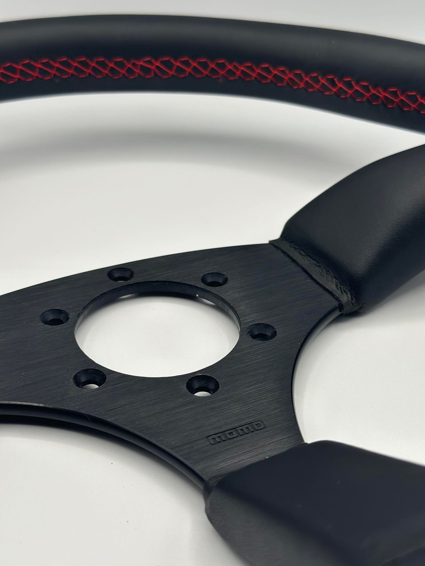 Momo Steering Wheel - Deep Dish / Honda Badge
