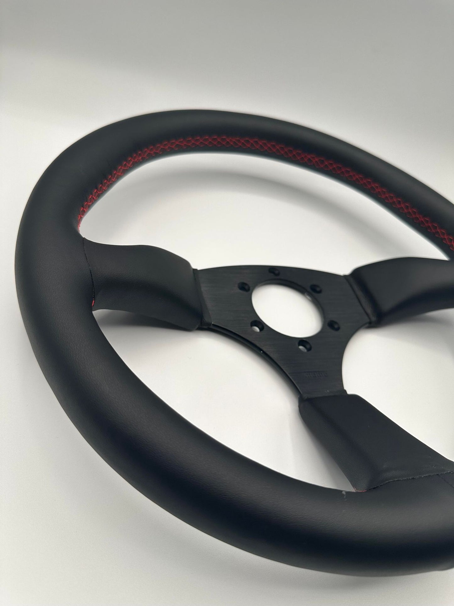 Momo Steering Wheel - Deep Dish / Honda Badge
